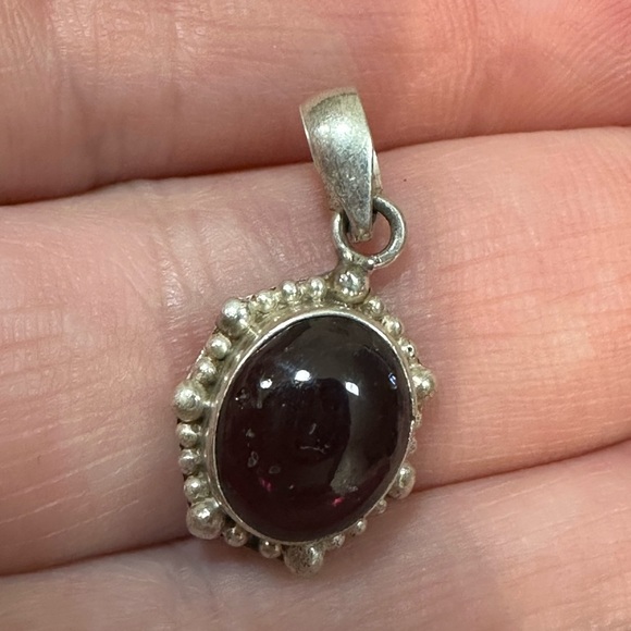 DARK purple cabuchon style 925 silver pendant - Picture 3 of 10